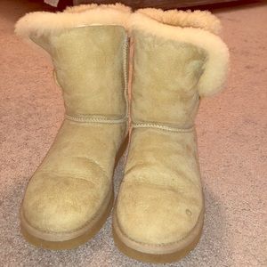 UGG Bailey Button